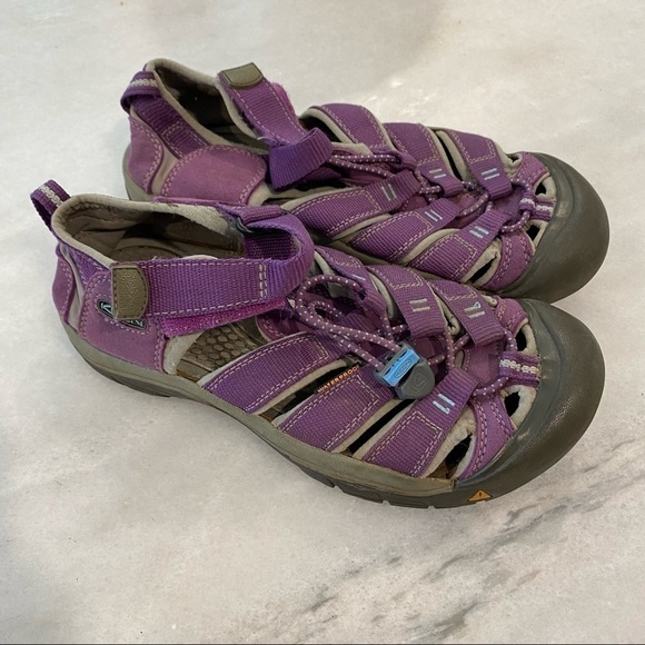 Keen Newport H2 Sandals purple Big Kids Girls 4 - Picture 1 of 7